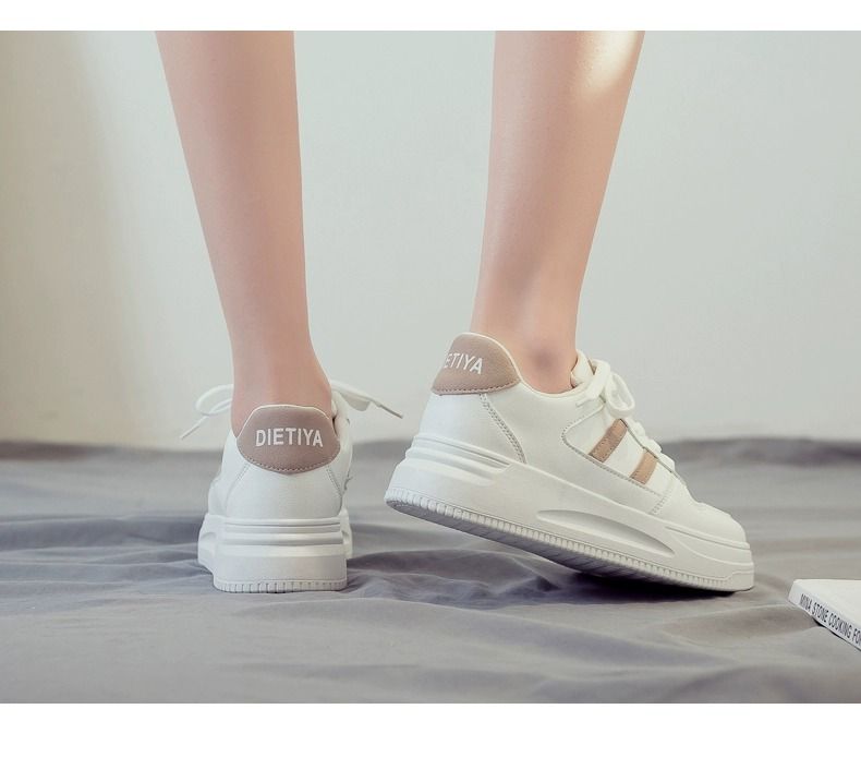 [Over 25,000 sold] Little White Shoes Women  Instagram Versatile Spring and Autumn Student Korean Edition Popular Soft Sole Casual Sports Board Shoes